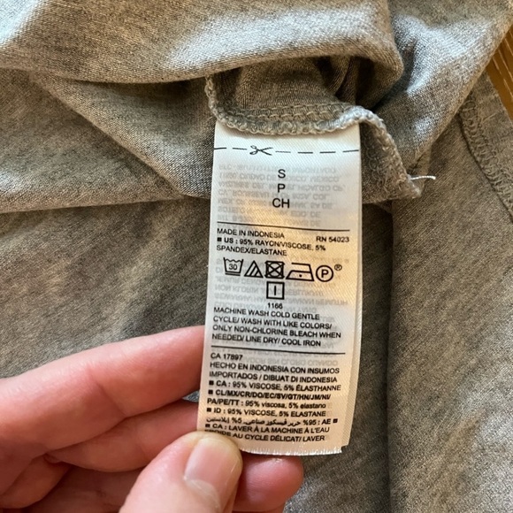 Old Navy tee - Picture 3 of 5